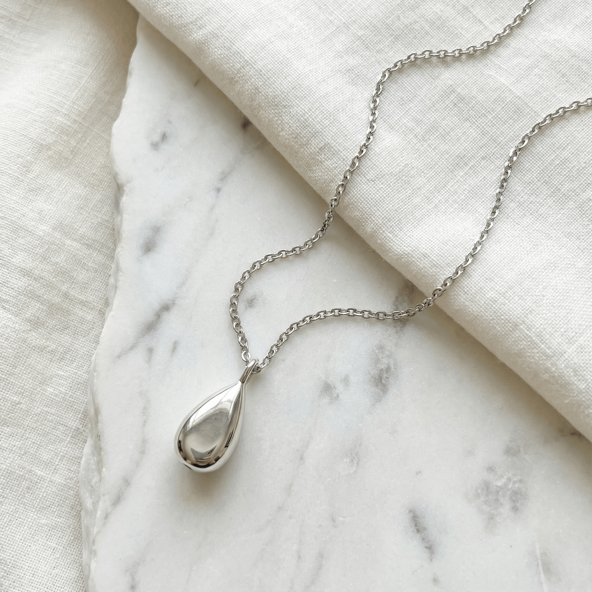 Arden Drop Cremation Necklace | Silver