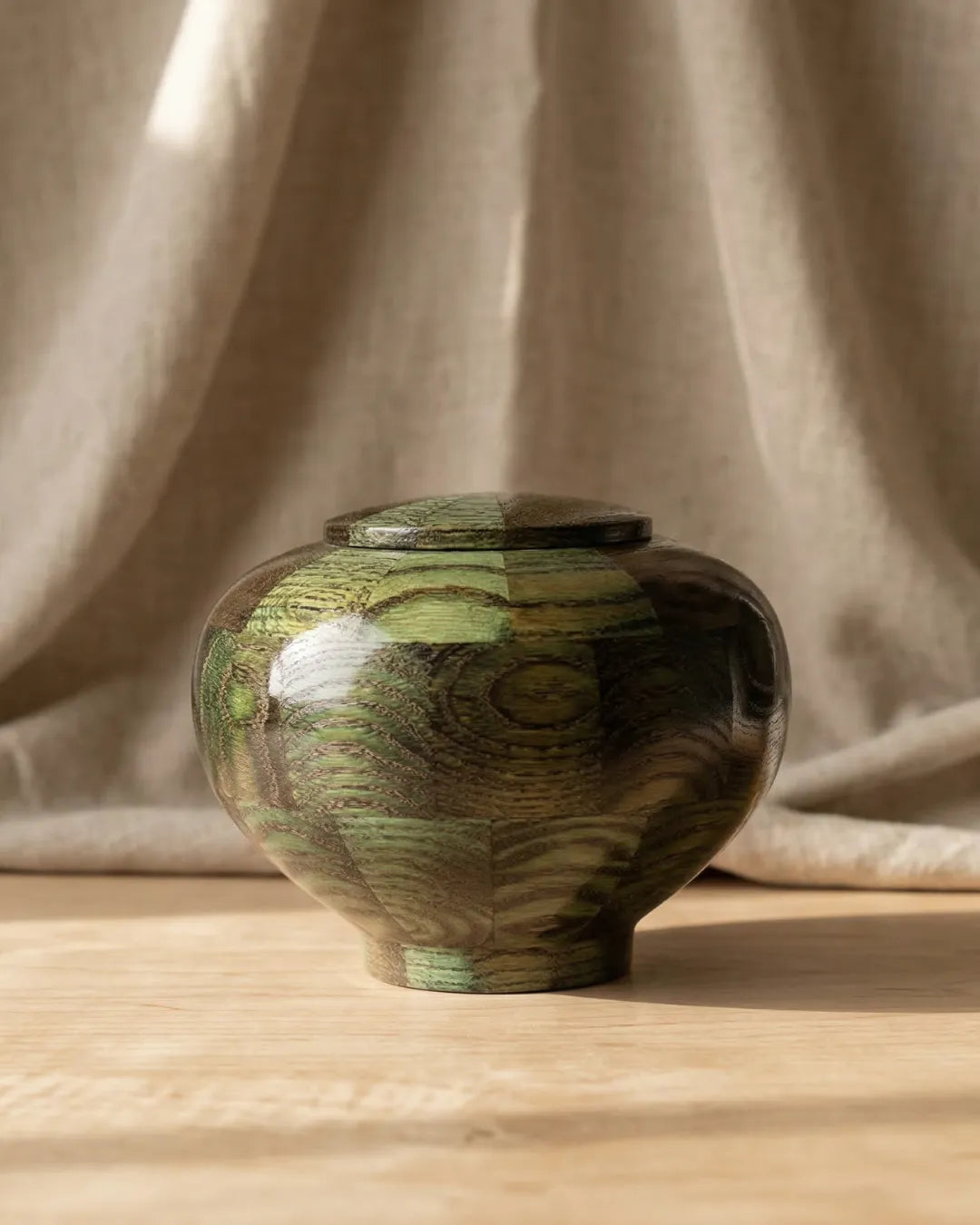 The Verde Luxe Urn