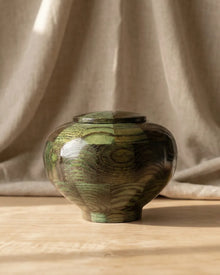 The Verde Luxe Urn
