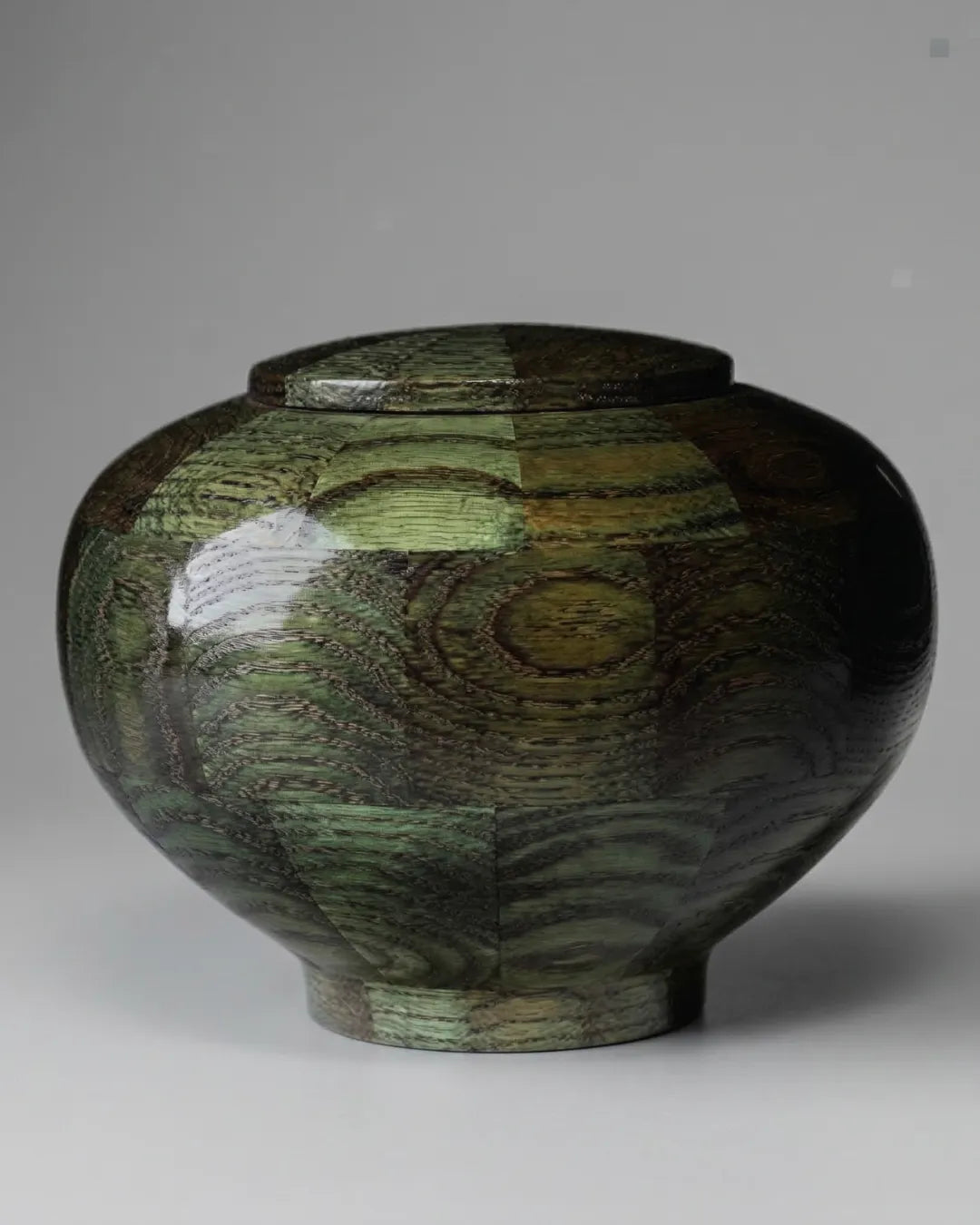 The Verde Luxe Urn