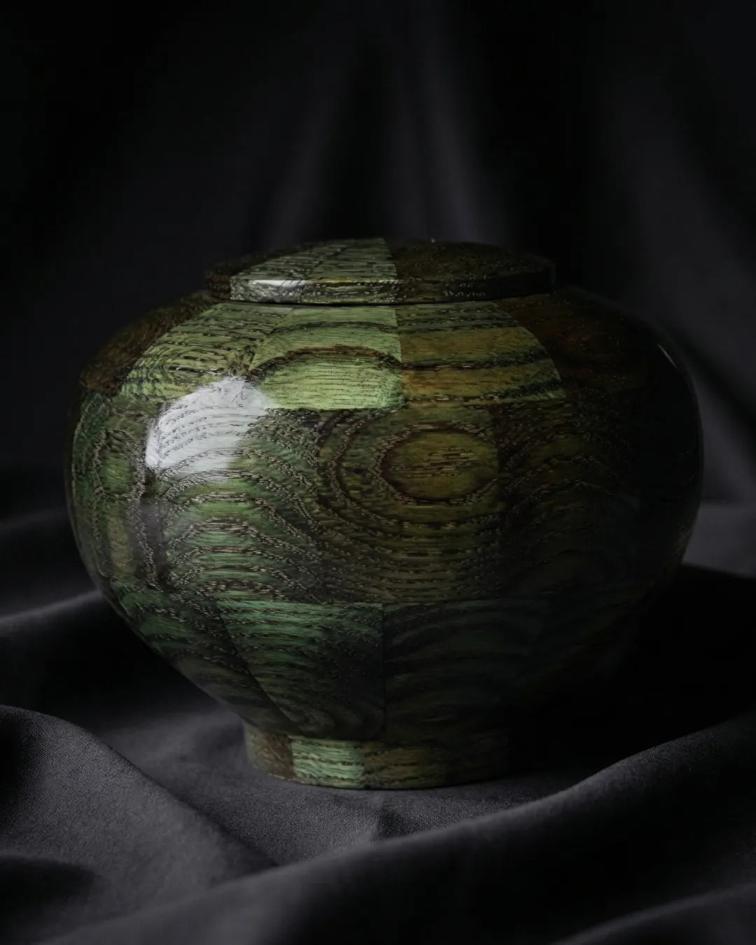 The Verde Luxe Urn