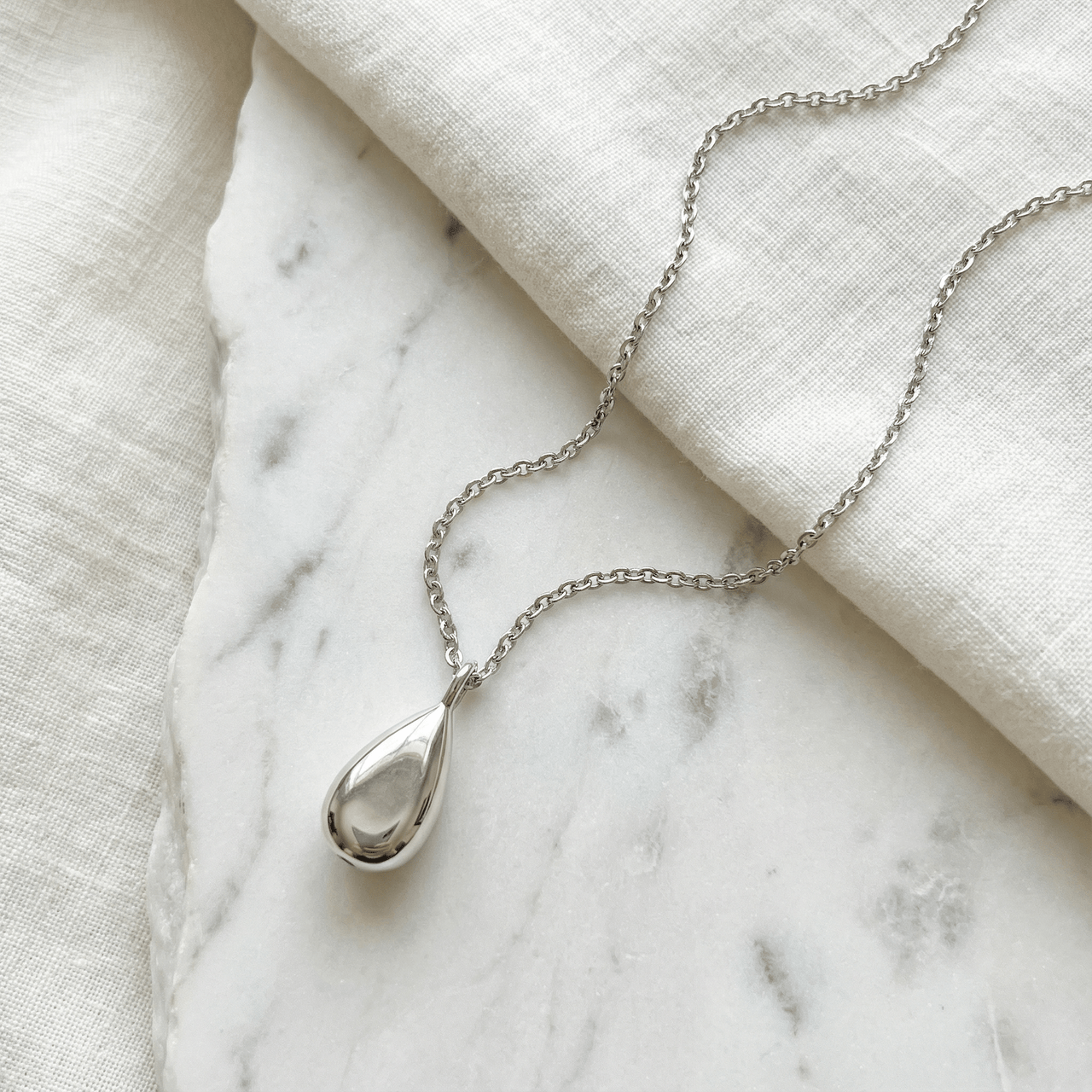 Arden Drop Cremation Necklace | Silver